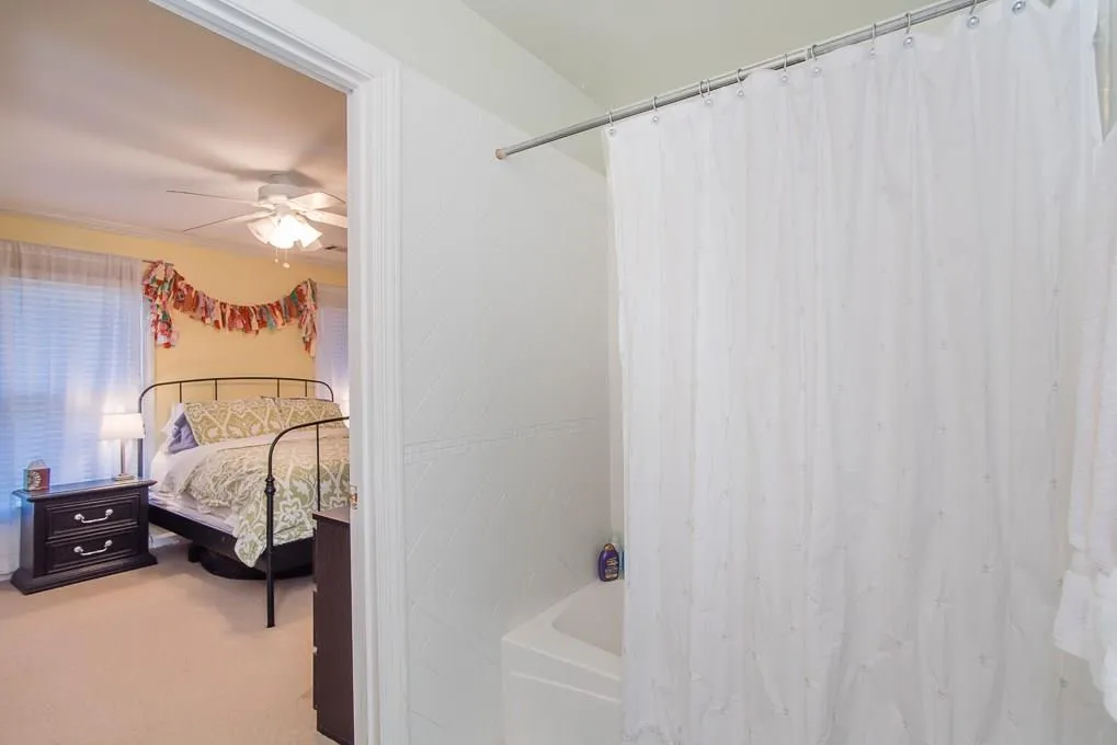 7500 Roswell Road Unit 104, Sandy Springs, Georgia 30350, 2 Bedrooms Bedrooms, ,2 BathroomsBathrooms,Residential,Sold,7500 Roswell Road Unit 104,5816337