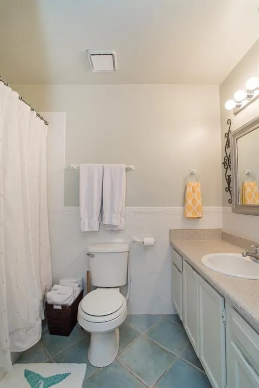 7500 Roswell Road Unit 104, Sandy Springs, Georgia 30350, 2 Bedrooms Bedrooms, ,2 BathroomsBathrooms,Residential,Sold,7500 Roswell Road Unit 104,5816337