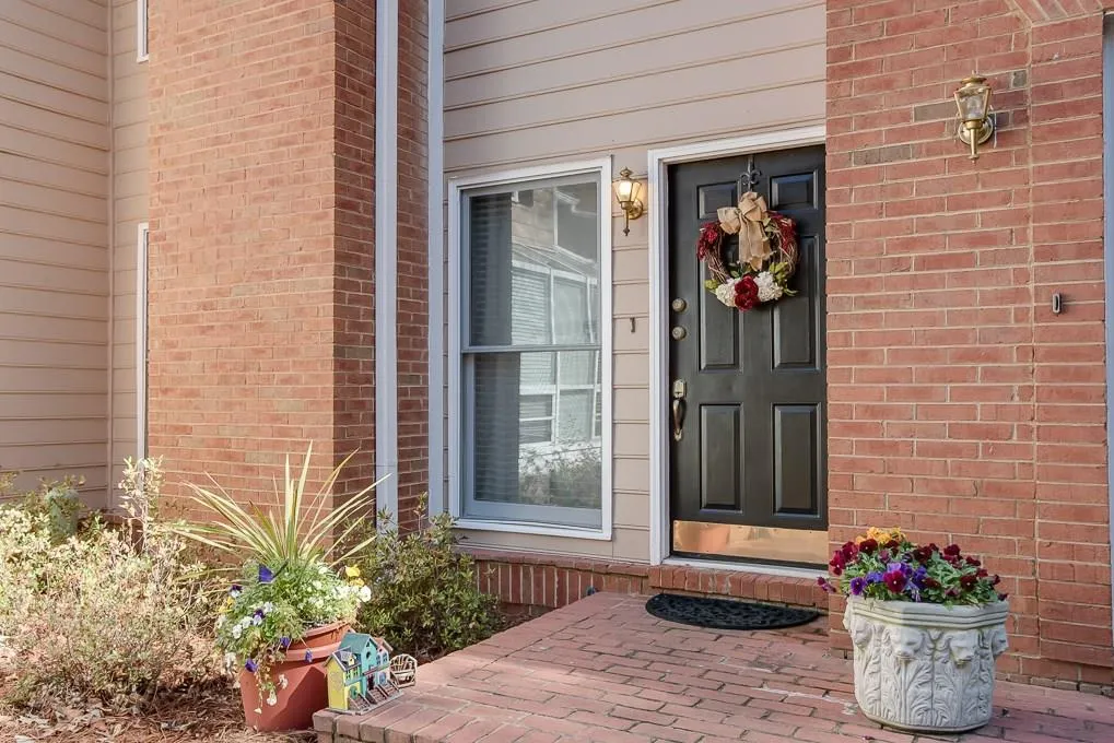 7500 Roswell Road Unit 104, Sandy Springs, Georgia 30350, 2 Bedrooms Bedrooms, ,2 BathroomsBathrooms,Residential,Sold,7500 Roswell Road Unit 104,5816337