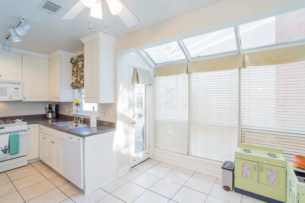 7500 Roswell Road Unit 104, Sandy Springs, Georgia 30350, 2 Bedrooms Bedrooms, ,2 BathroomsBathrooms,Residential,Sold,7500 Roswell Road Unit 104,5816337