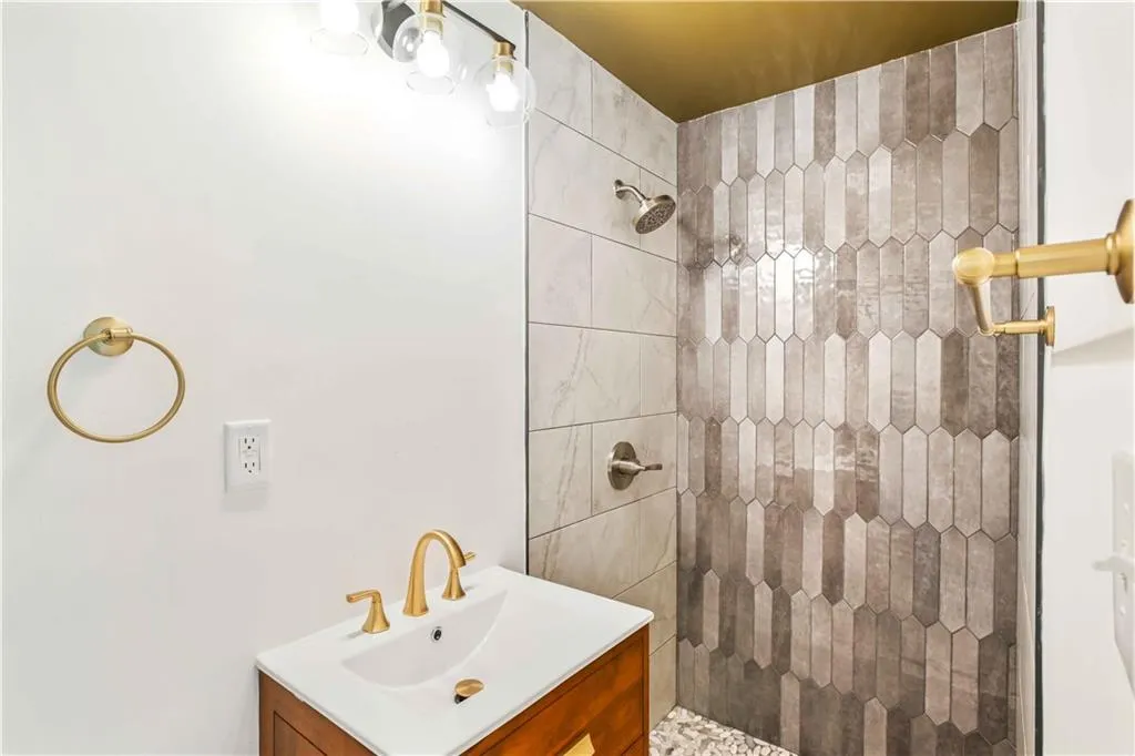 67 Delmont Drive, Atlanta, Georgia 30305, 2 Bedrooms Bedrooms, 0 ,2 BathroomsBathrooms,Residential,For Sale,67 Delmont Drive,7703457