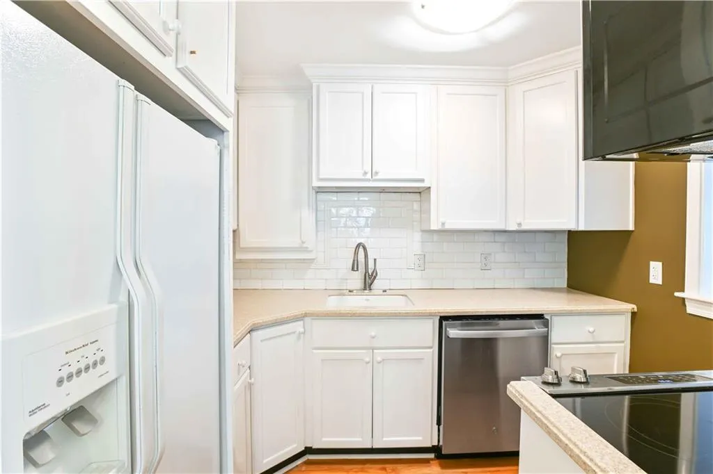67 Delmont Drive, Atlanta, Georgia 30305, 2 Bedrooms Bedrooms, 0 ,2 BathroomsBathrooms,Residential,For Sale,67 Delmont Drive,7703457