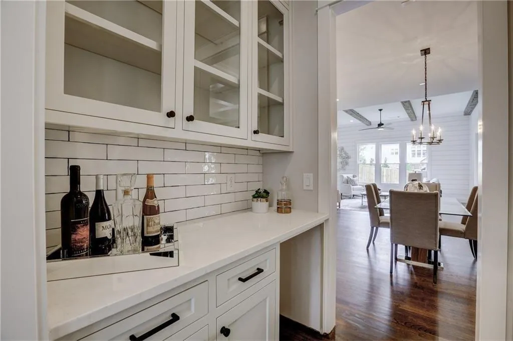 268 Underwood Drive, Sandy Springs, Georgia 30328, 5 Bedrooms Bedrooms, ,4 BathroomsBathrooms,Residential,Sold,268 Underwood Drive,6114523