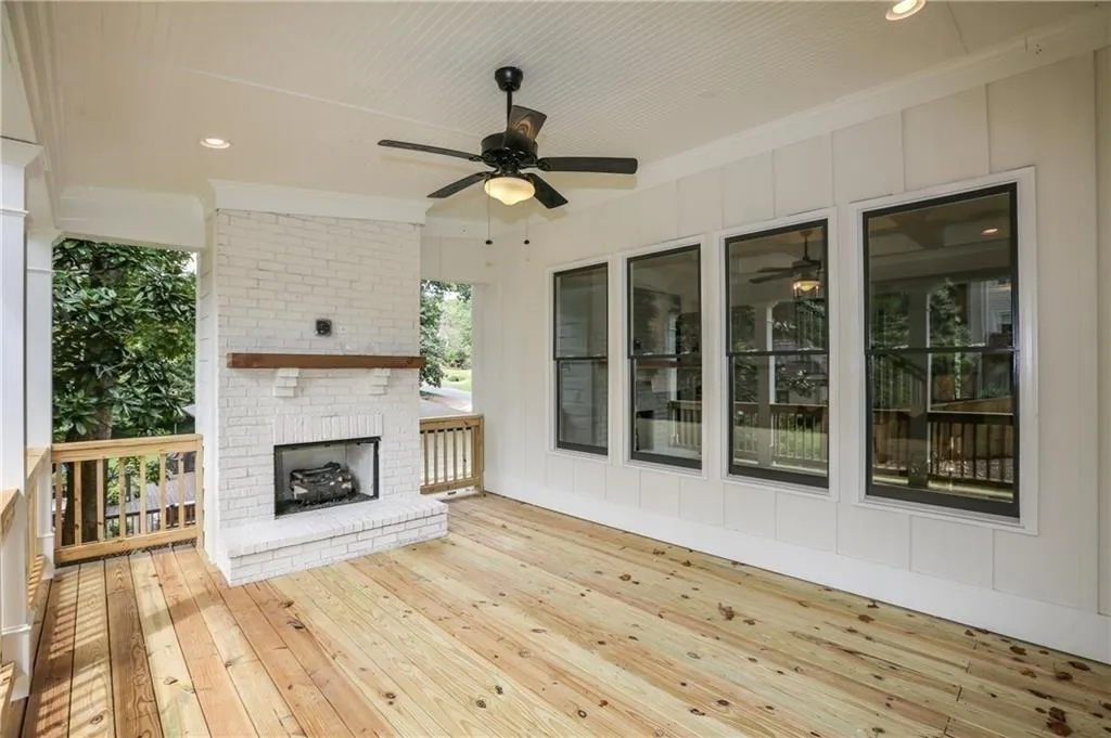 268 Underwood Drive, Sandy Springs, Georgia 30328, 5 Bedrooms Bedrooms, ,4 BathroomsBathrooms,Residential,Sold,268 Underwood Drive,6114523
