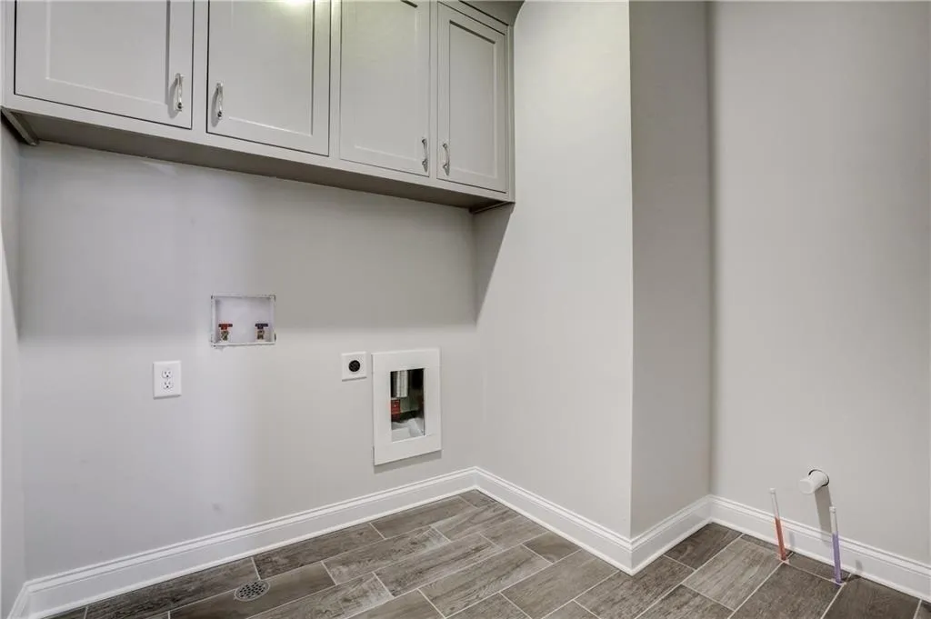 268 Underwood Drive, Sandy Springs, Georgia 30328, 5 Bedrooms Bedrooms, ,4 BathroomsBathrooms,Residential,Sold,268 Underwood Drive,6114523