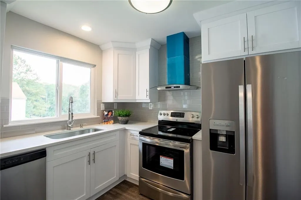 7358 Cardigan Circle, Atlanta, Georgia 30328, 4 Bedrooms Bedrooms, ,3 BathroomsBathrooms,Residential,Sold,7358 Cardigan Circle,6643621