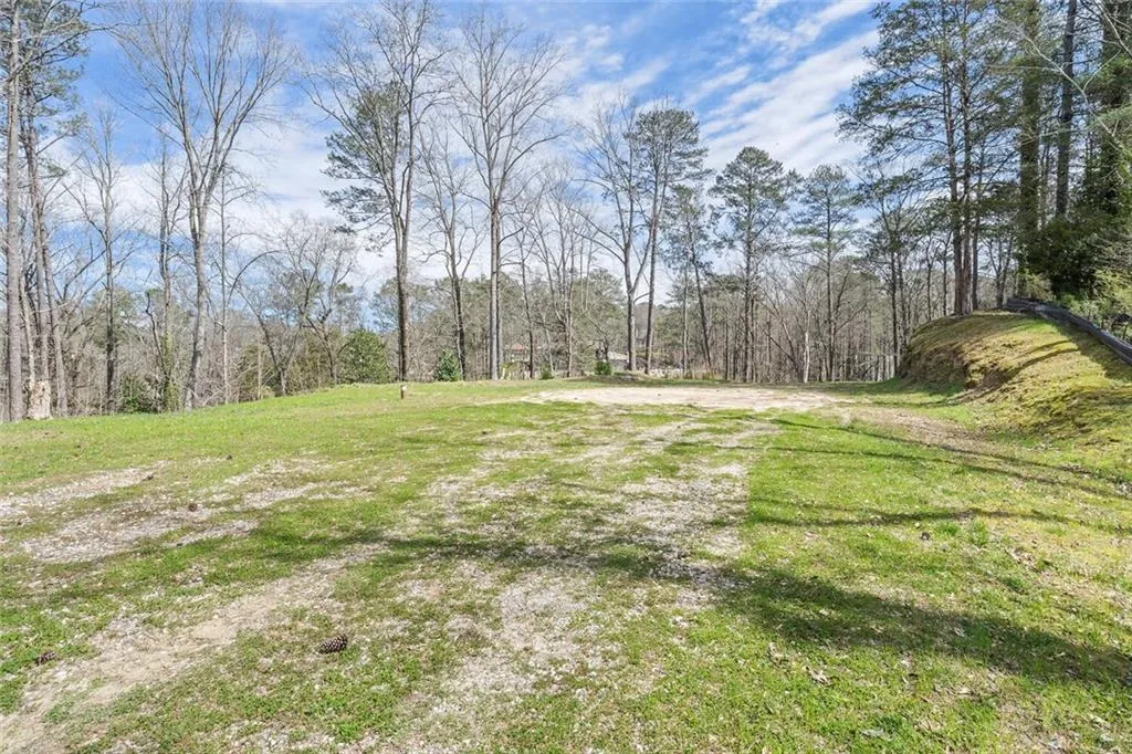 Upper lot with beautiful views! Flat build site.