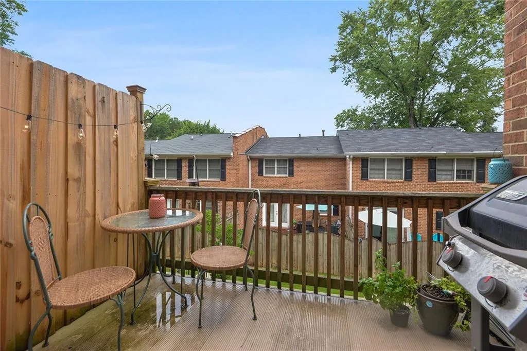 6520 Roswell Road Unit 79, Atlanta, Georgia 30328, 2 Bedrooms Bedrooms, ,1 BathroomBathrooms,Residential,Sold,6520 Roswell Road Unit 79,6911098