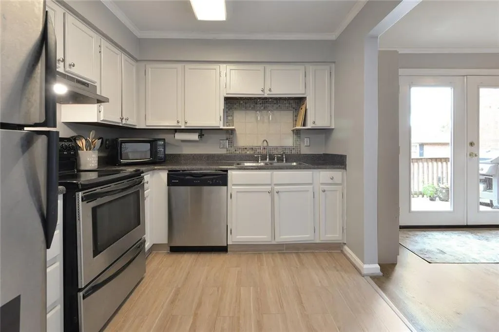6520 Roswell Road Unit 79, Atlanta, Georgia 30328, 2 Bedrooms Bedrooms, ,1 BathroomBathrooms,Residential,Sold,6520 Roswell Road Unit 79,6911098