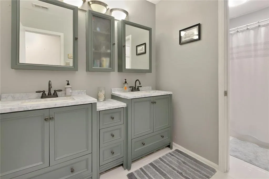 6520 Roswell Road Unit 79, Atlanta, Georgia 30328, 2 Bedrooms Bedrooms, ,1 BathroomBathrooms,Residential,Sold,6520 Roswell Road Unit 79,6911098