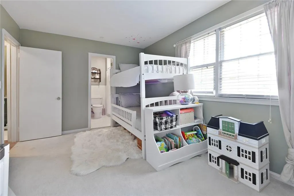 6520 Roswell Road Unit 79, Atlanta, Georgia 30328, 2 Bedrooms Bedrooms, ,1 BathroomBathrooms,Residential,Sold,6520 Roswell Road Unit 79,6911098