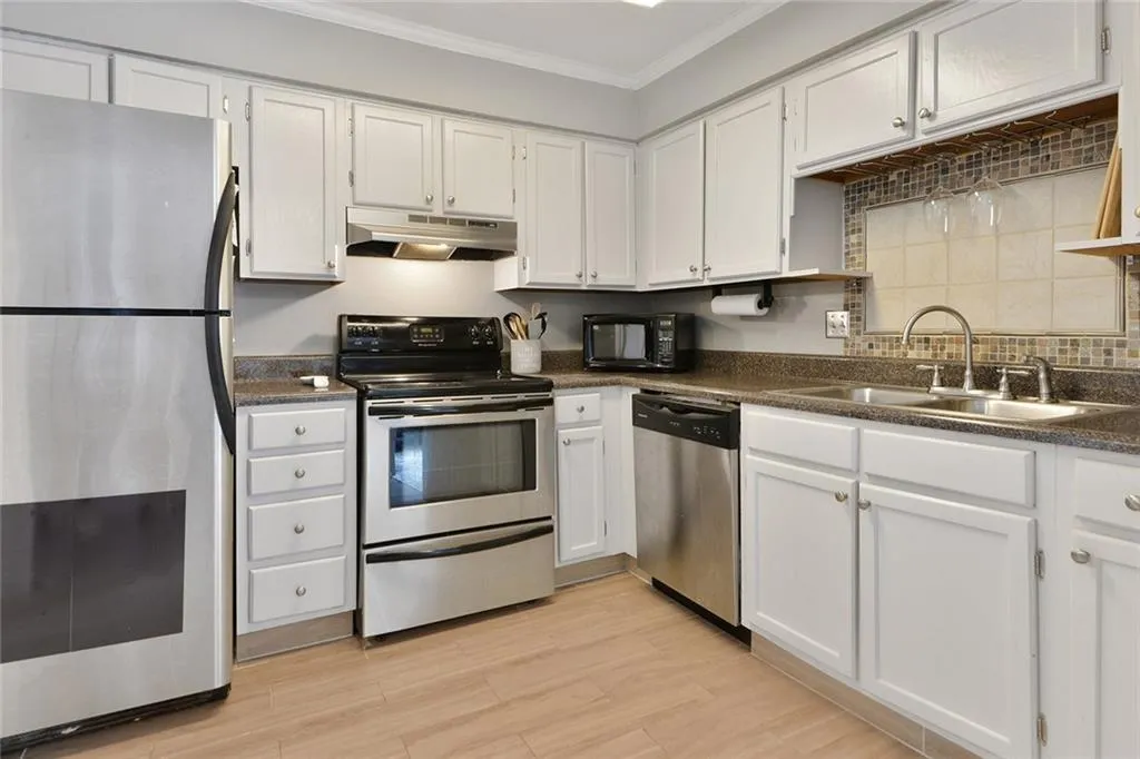 6520 Roswell Road Unit 79, Atlanta, Georgia 30328, 2 Bedrooms Bedrooms, ,1 BathroomBathrooms,Residential,Sold,6520 Roswell Road Unit 79,6911098