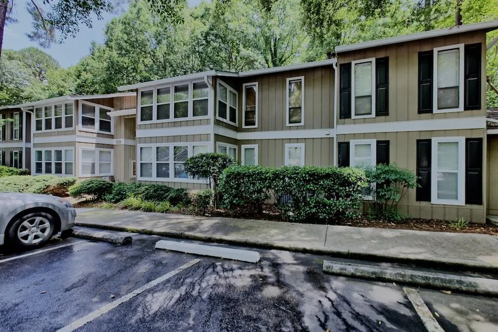 5141 Roswell Road Unit 1, Atlanta, Georgia 30342, 2 Bedrooms Bedrooms, ,1 BathroomBathrooms,Residential,Sold,5141 Roswell Road Unit 1,6732028