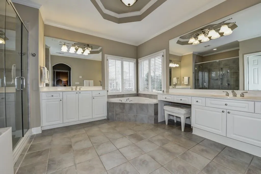 250 Lake Summit View, Atlanta, Georgia 30342, 6 Bedrooms Bedrooms, ,5 BathroomsBathrooms,Residential,Sold,250 Lake Summit View,5646136
