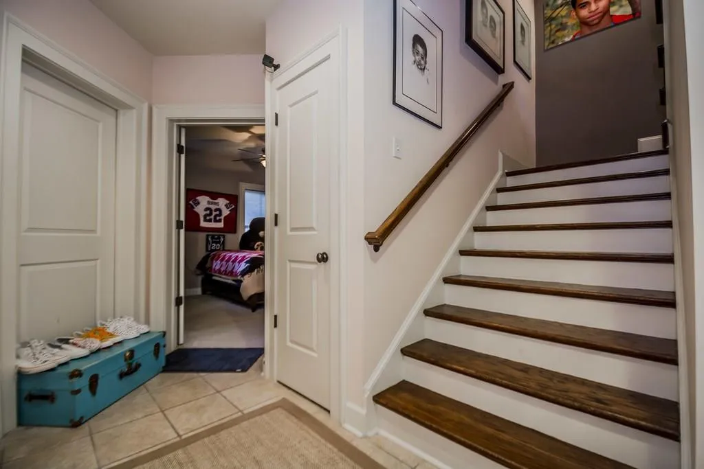 718 Creekgarden Court Unit 19, Sandy Springs, Georgia 30339, 4 Bedrooms Bedrooms, ,4 BathroomsBathrooms,Residential,Sold,718 Creekgarden Court Unit 19,5953249