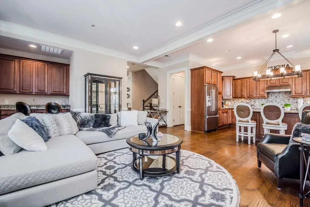 718 Creekgarden Court Unit 19, Sandy Springs, Georgia 30339, 4 Bedrooms Bedrooms, ,4 BathroomsBathrooms,Residential,Sold,718 Creekgarden Court Unit 19,5953249