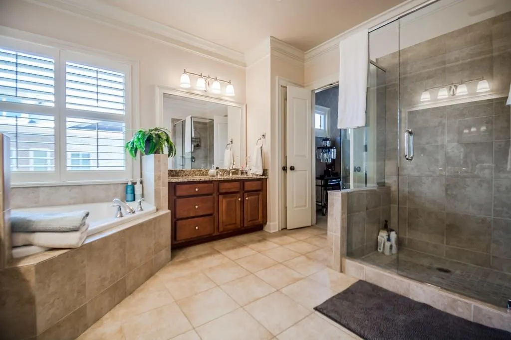 718 Creekgarden Court Unit 19, Sandy Springs, Georgia 30339, 4 Bedrooms Bedrooms, ,4 BathroomsBathrooms,Residential,Sold,718 Creekgarden Court Unit 19,5953249