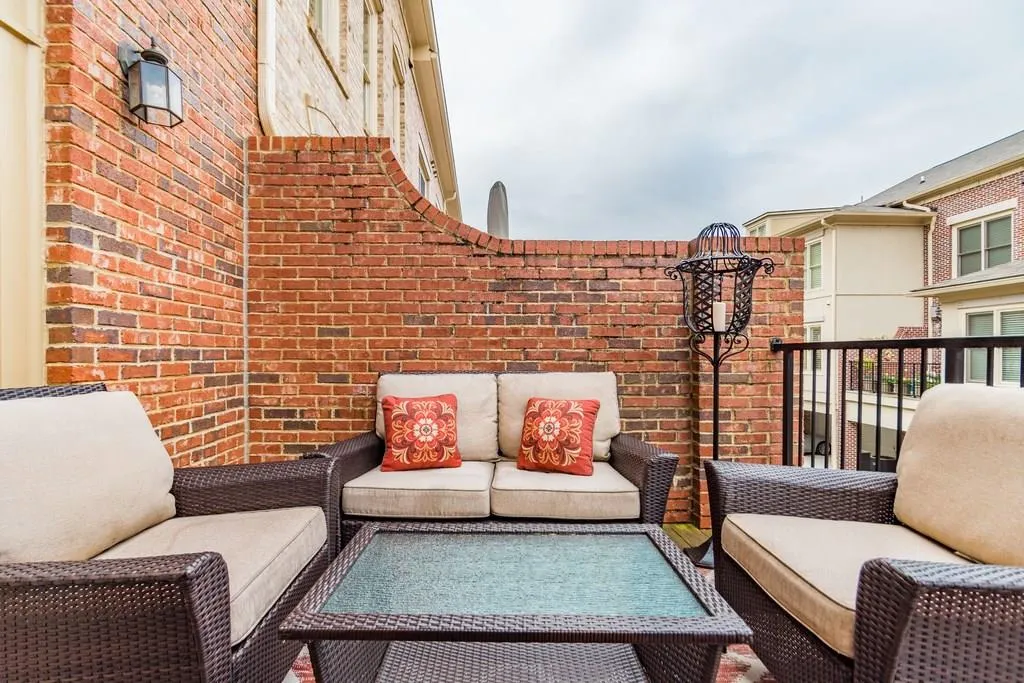 718 Creekgarden Court Unit 19, Sandy Springs, Georgia 30339, 4 Bedrooms Bedrooms, ,4 BathroomsBathrooms,Residential,Sold,718 Creekgarden Court Unit 19,5953249