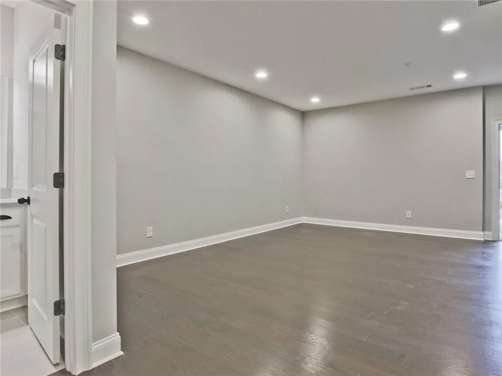 6678 Sterling Drive, Sandy Springs, Georgia 30328, 2 Bedrooms Bedrooms, ,3 BathroomsBathrooms,Residential,Sold,6678 Sterling Drive,6898144