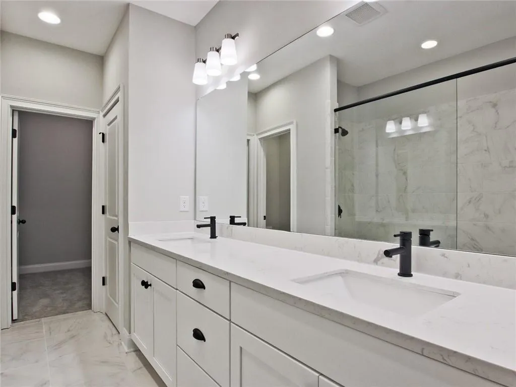 6678 Sterling Drive, Sandy Springs, Georgia 30328, 2 Bedrooms Bedrooms, ,3 BathroomsBathrooms,Residential,Sold,6678 Sterling Drive,6898144