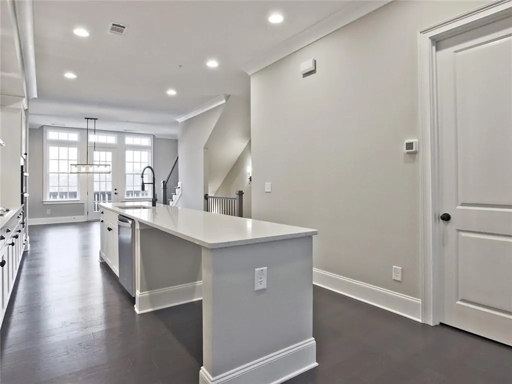 6678 Sterling Drive, Sandy Springs, Georgia 30328, 2 Bedrooms Bedrooms, ,3 BathroomsBathrooms,Residential,Sold,6678 Sterling Drive,6898144