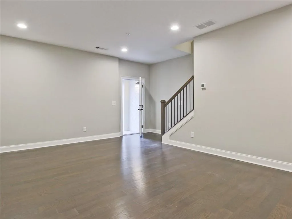 6678 Sterling Drive, Sandy Springs, Georgia 30328, 2 Bedrooms Bedrooms, ,3 BathroomsBathrooms,Residential,Sold,6678 Sterling Drive,6898144