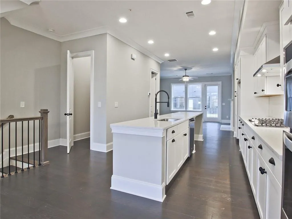 6678 Sterling Drive, Sandy Springs, Georgia 30328, 2 Bedrooms Bedrooms, ,3 BathroomsBathrooms,Residential,Sold,6678 Sterling Drive,6898144