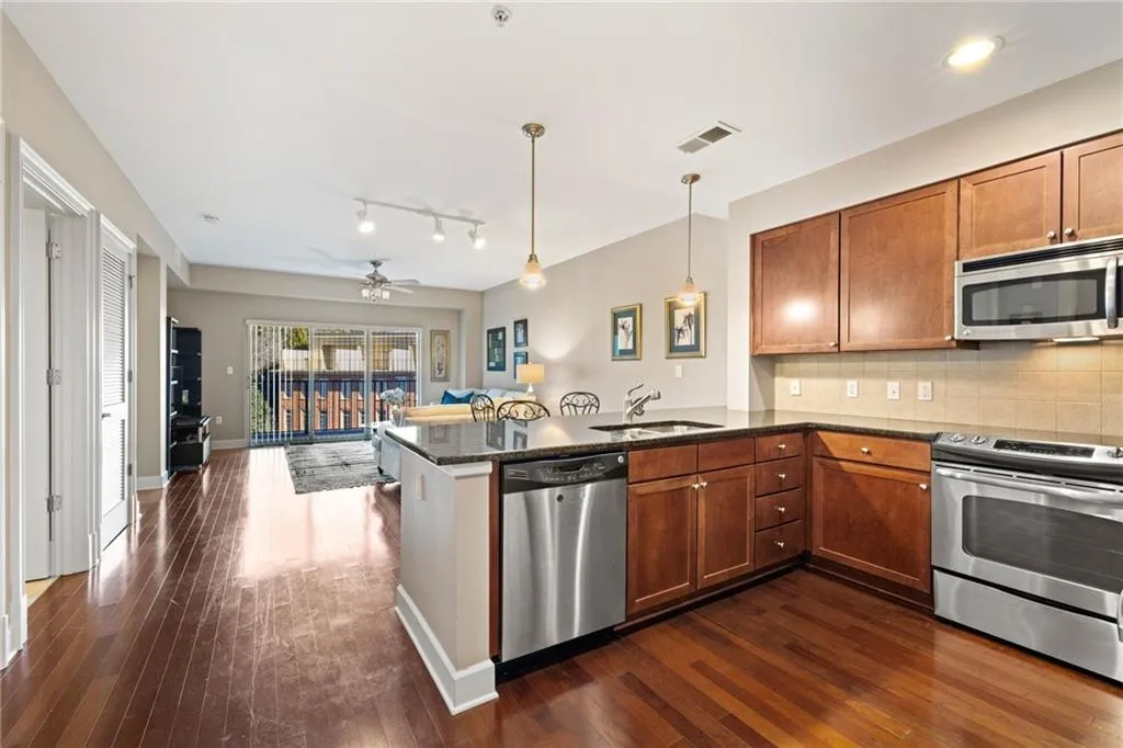 200 River Vista Drive Unit 505, Atlanta, Georgia 30339, 1 Bedroom Bedrooms, ,1 BathroomBathrooms,Residential,Sold,200 River Vista Drive Unit 505,7705492