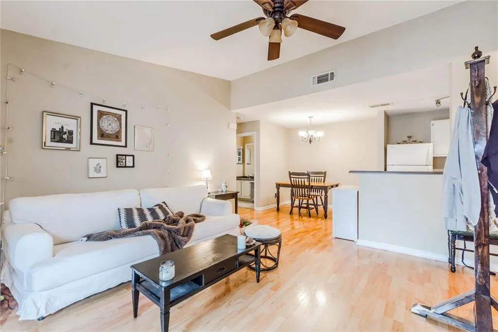 309 Granville Court, Sandy Springs, Georgia 30328, 1 Bedroom Bedrooms, ,1 BathroomBathrooms,Residential,Sold,309 Granville Court,6048156