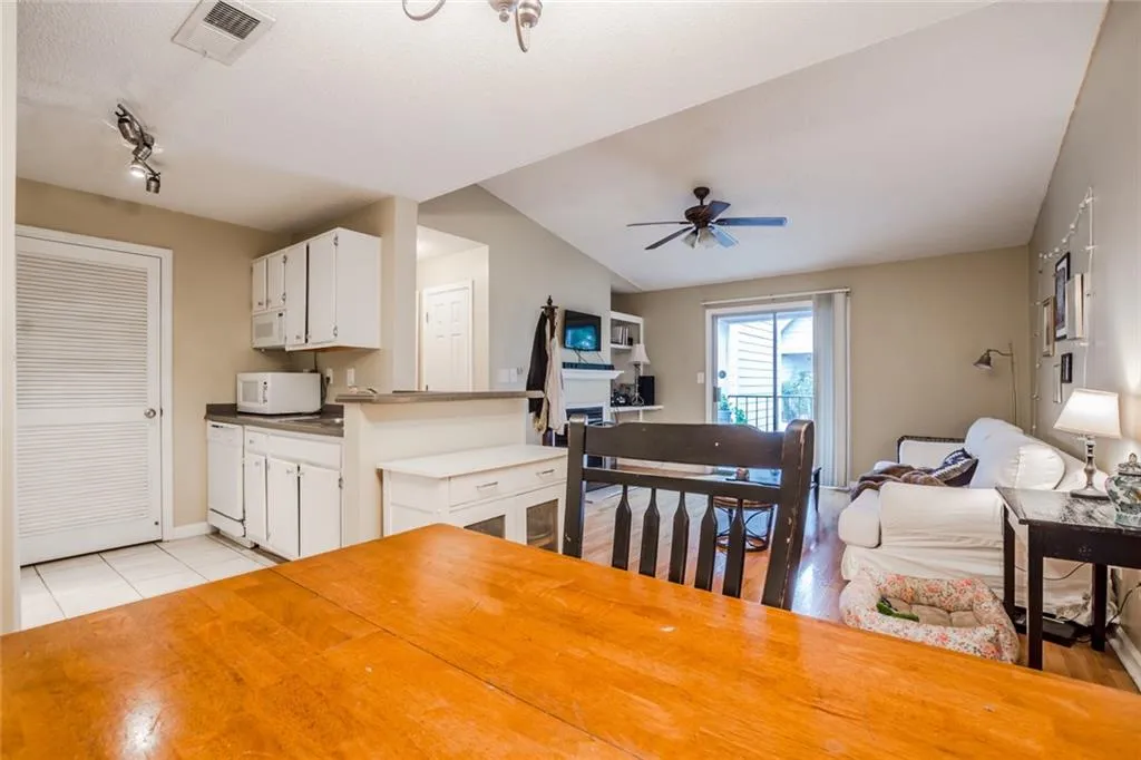 309 Granville Court, Sandy Springs, Georgia 30328, 1 Bedroom Bedrooms, ,1 BathroomBathrooms,Residential,Sold,309 Granville Court,6048156