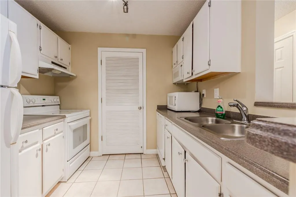 309 Granville Court, Sandy Springs, Georgia 30328, 1 Bedroom Bedrooms, ,1 BathroomBathrooms,Residential,Sold,309 Granville Court,6048156