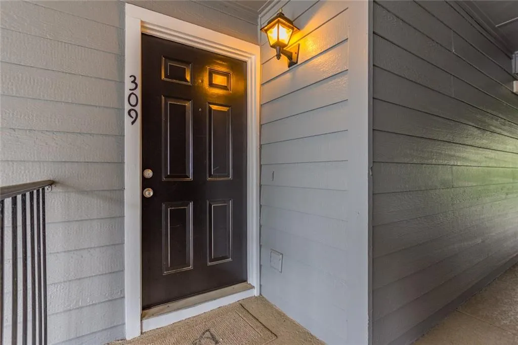 309 Granville Court, Sandy Springs, Georgia 30328, 1 Bedroom Bedrooms, ,1 BathroomBathrooms,Residential,Sold,309 Granville Court,6048156