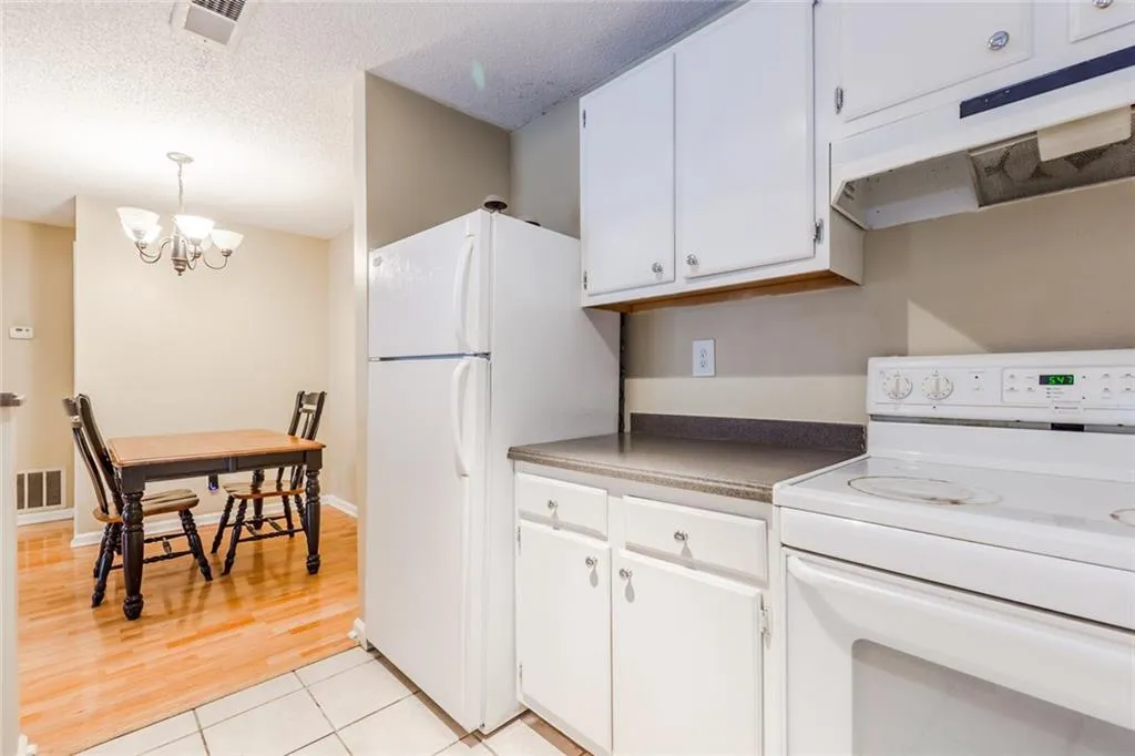 309 Granville Court, Sandy Springs, Georgia 30328, 1 Bedroom Bedrooms, ,1 BathroomBathrooms,Residential,Sold,309 Granville Court,6048156