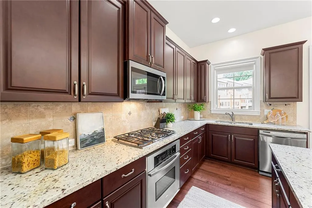 2808 Broughton Lane Se, Atlanta, Georgia 30339, 3 Bedrooms Bedrooms, ,3 BathroomsBathrooms,Residential,For Sale,2808 Broughton Lane Se,7589177
