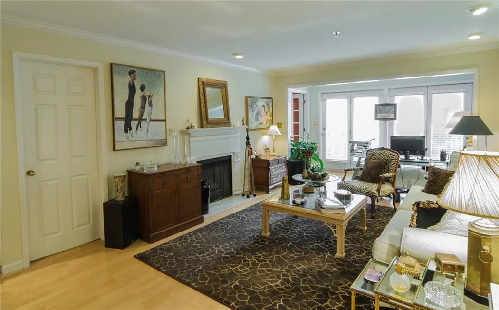 3203 Lenox Road Ne Unit 19, Atlanta, Georgia 30324, 2 Bedrooms Bedrooms, ,2 BathroomsBathrooms,Residential,Sold,3203 Lenox Road Ne Unit 19,5626551