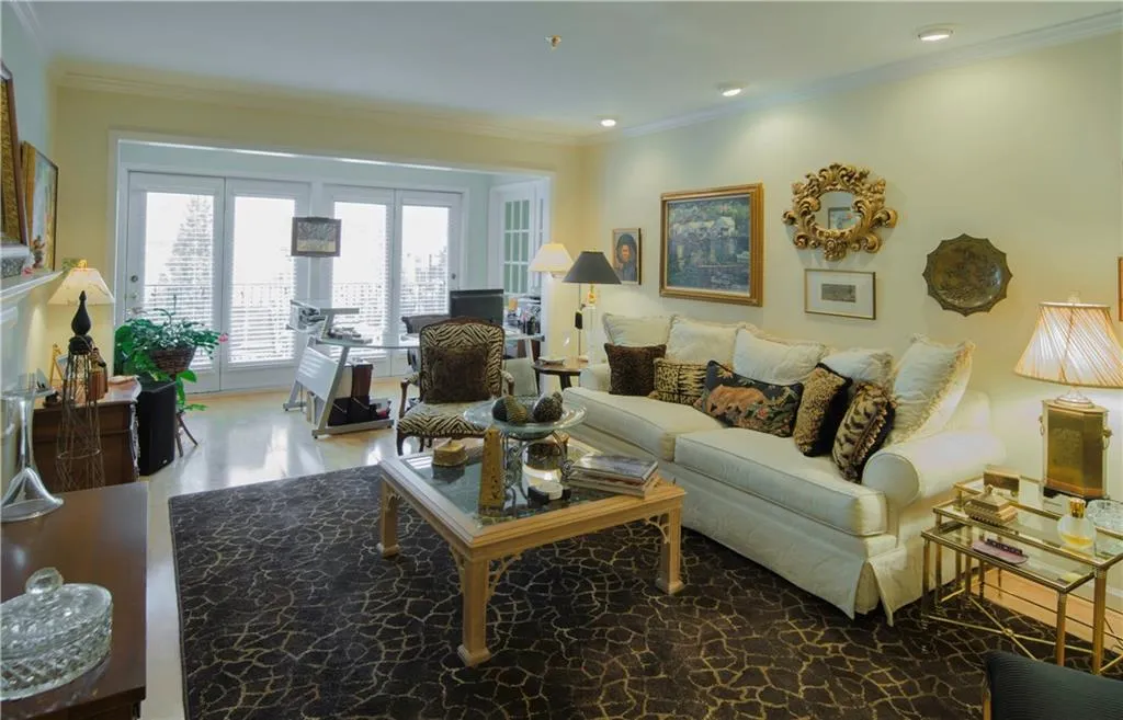 3203 Lenox Road Ne Unit 19, Atlanta, Georgia 30324, 2 Bedrooms Bedrooms, ,2 BathroomsBathrooms,Residential,Sold,3203 Lenox Road Ne Unit 19,5626551