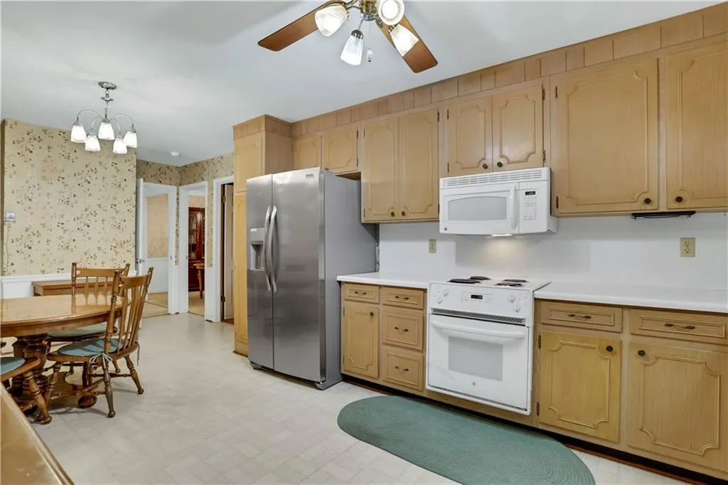 7330 Hunters Branch Drive, Sandy Springs, Georgia 30328, 4 Bedrooms Bedrooms, ,2 BathroomsBathrooms,Residential,Sold,7330 Hunters Branch Drive,7251740