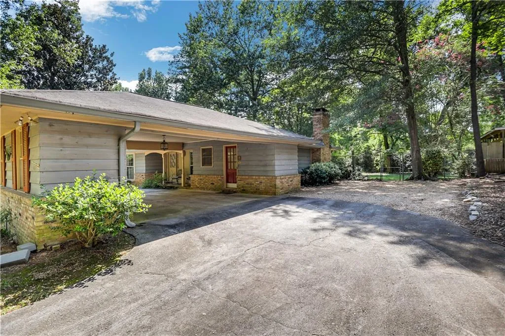 7330 Hunters Branch Drive, Sandy Springs, Georgia 30328, 4 Bedrooms Bedrooms, ,2 BathroomsBathrooms,Residential,Sold,7330 Hunters Branch Drive,7251740