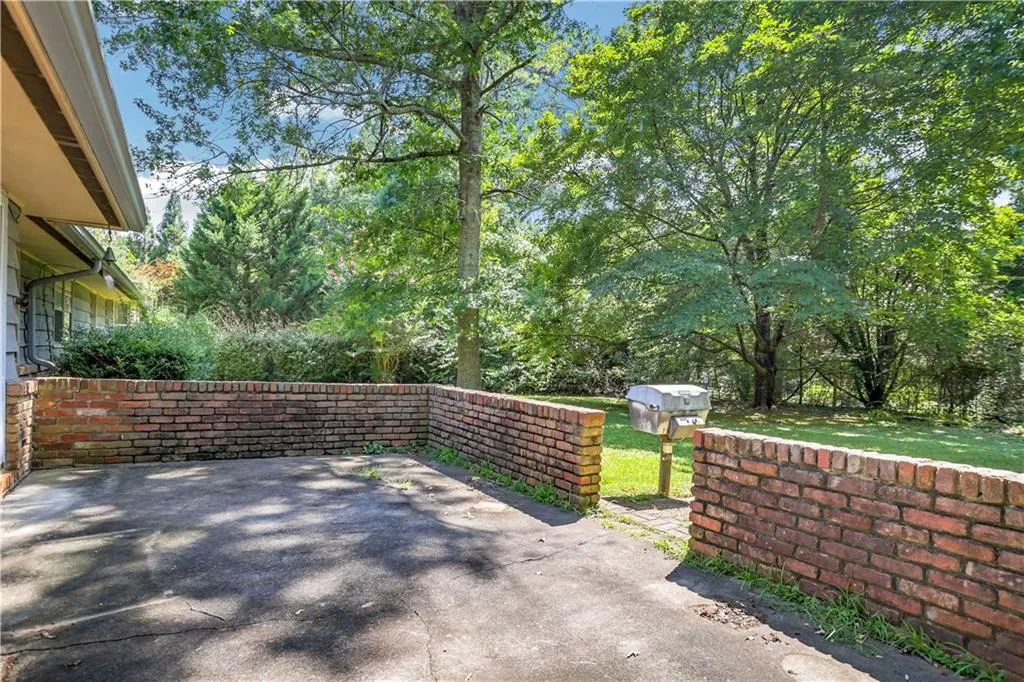 7330 Hunters Branch Drive, Sandy Springs, Georgia 30328, 4 Bedrooms Bedrooms, ,2 BathroomsBathrooms,Residential,Sold,7330 Hunters Branch Drive,7251740