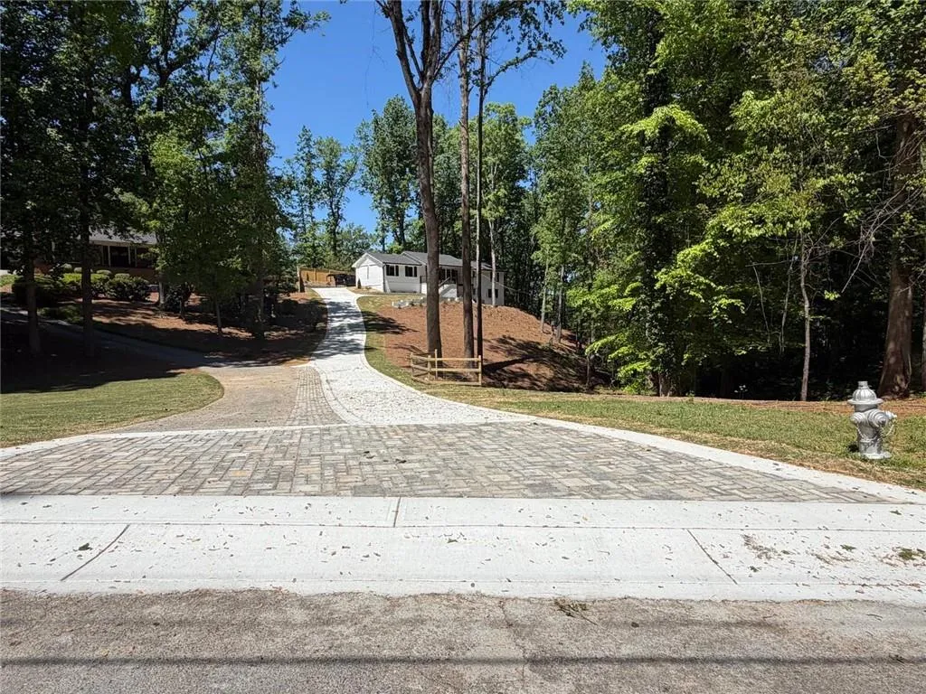 85 Bonnie Lane, Sandy Springs, Georgia 30328, 3 Bedrooms Bedrooms, ,3 BathroomsBathrooms,Residential,For Sale,85 Bonnie Lane,7713812