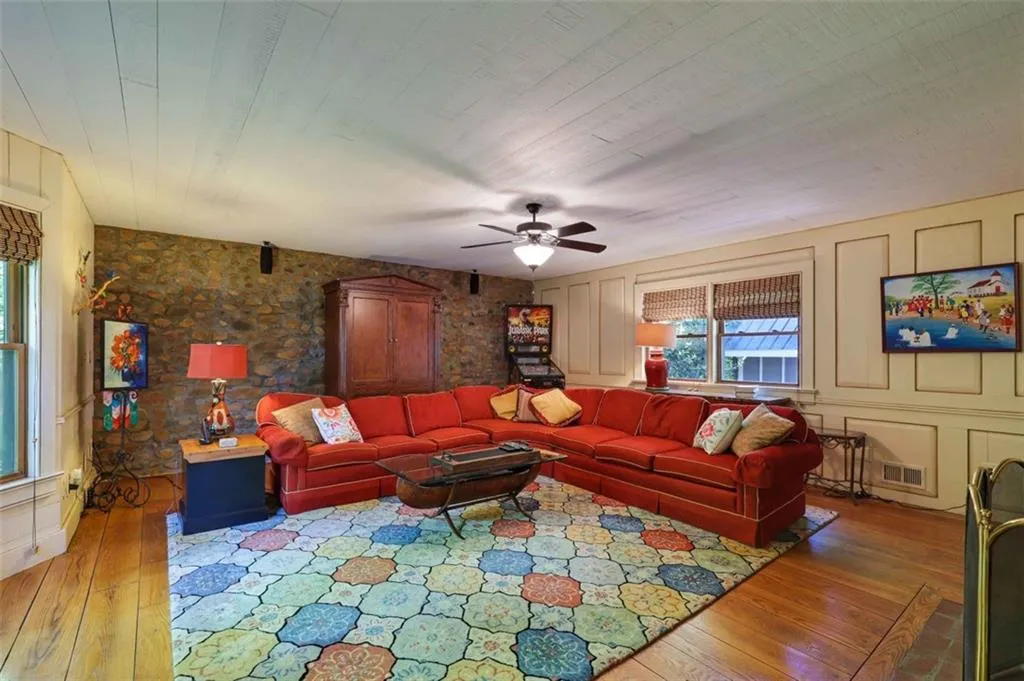 1630 Brandon Hall Drive, Sandy Springs, Georgia 30350, 4 Bedrooms Bedrooms, ,4 BathroomsBathrooms,Residential,Sold,1630 Brandon Hall Drive,6888039