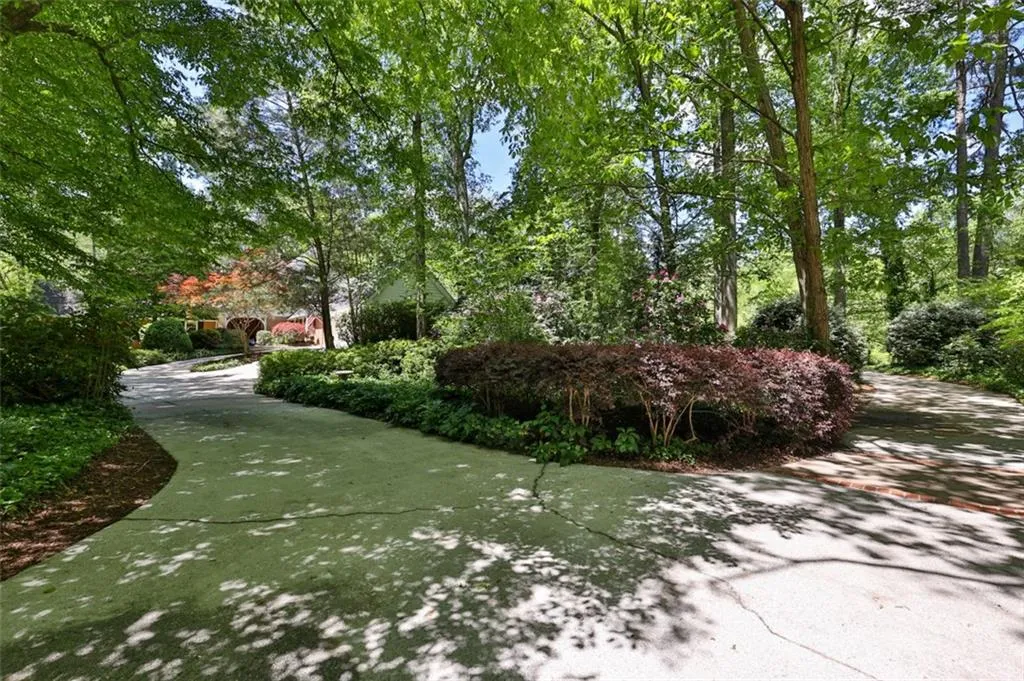 1630 Brandon Hall Drive, Sandy Springs, Georgia 30350, 4 Bedrooms Bedrooms, ,4 BathroomsBathrooms,Residential,Sold,1630 Brandon Hall Drive,6888039