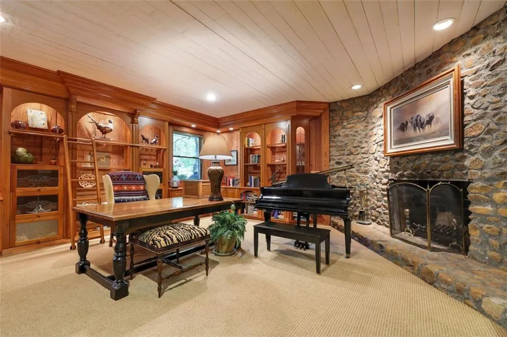 1630 Brandon Hall Drive, Sandy Springs, Georgia 30350, 4 Bedrooms Bedrooms, ,4 BathroomsBathrooms,Residential,Sold,1630 Brandon Hall Drive,6888039