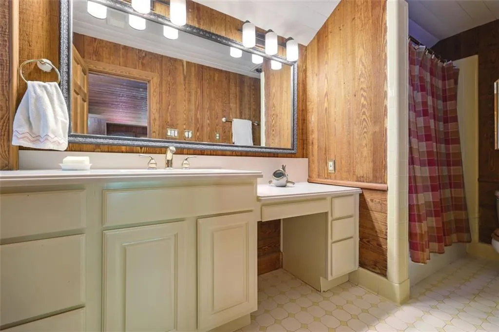 1630 Brandon Hall Drive, Sandy Springs, Georgia 30350, 4 Bedrooms Bedrooms, ,4 BathroomsBathrooms,Residential,Sold,1630 Brandon Hall Drive,6888039