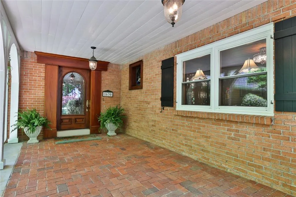 1630 Brandon Hall Drive, Sandy Springs, Georgia 30350, 4 Bedrooms Bedrooms, ,4 BathroomsBathrooms,Residential,Sold,1630 Brandon Hall Drive,6888039