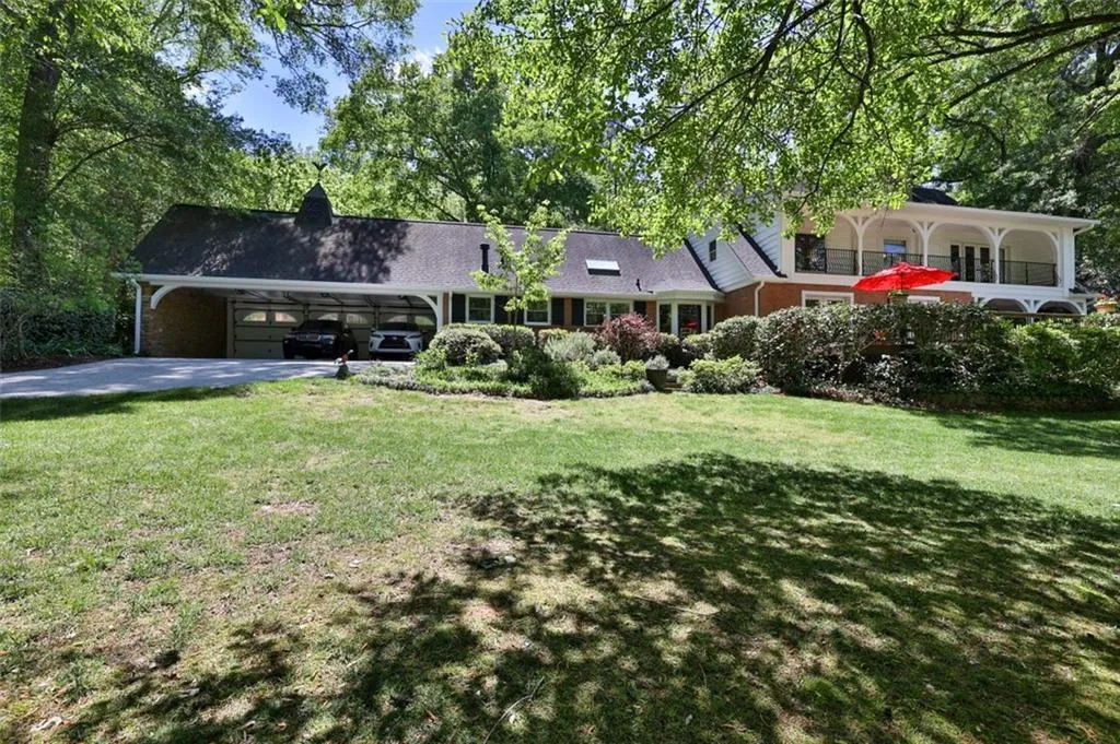 1630 Brandon Hall Drive, Sandy Springs, Georgia 30350, 4 Bedrooms Bedrooms, ,4 BathroomsBathrooms,Residential,Sold,1630 Brandon Hall Drive,6888039