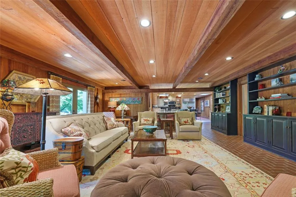 1630 Brandon Hall Drive, Sandy Springs, Georgia 30350, 4 Bedrooms Bedrooms, ,4 BathroomsBathrooms,Residential,Sold,1630 Brandon Hall Drive,6888039