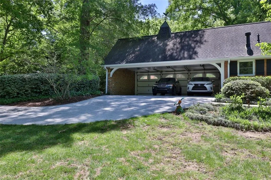 1630 Brandon Hall Drive, Sandy Springs, Georgia 30350, 4 Bedrooms Bedrooms, ,4 BathroomsBathrooms,Residential,Sold,1630 Brandon Hall Drive,6888039