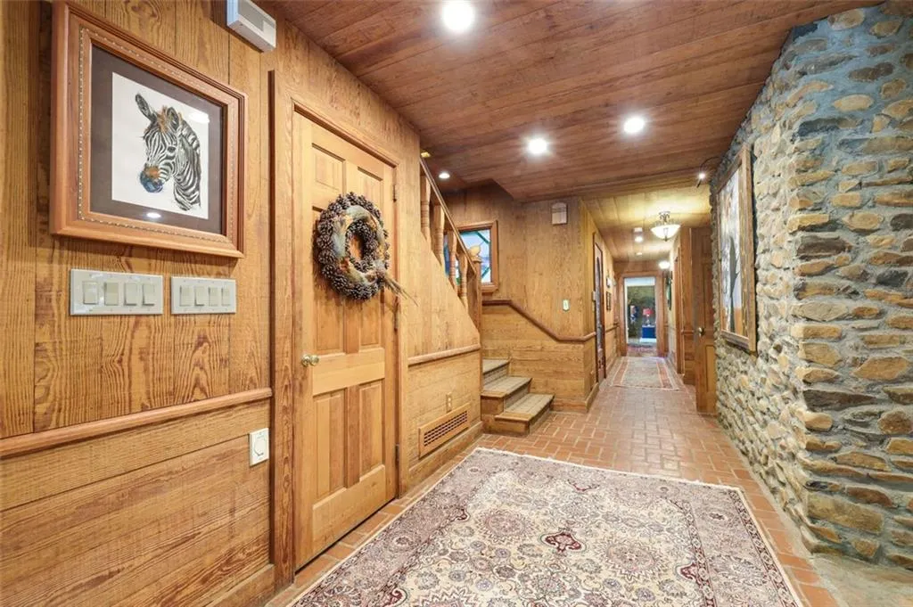 1630 Brandon Hall Drive, Sandy Springs, Georgia 30350, 4 Bedrooms Bedrooms, ,4 BathroomsBathrooms,Residential,Sold,1630 Brandon Hall Drive,6888039