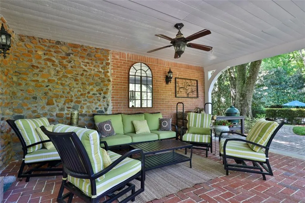 1630 Brandon Hall Drive, Sandy Springs, Georgia 30350, 4 Bedrooms Bedrooms, ,4 BathroomsBathrooms,Residential,Sold,1630 Brandon Hall Drive,6888039